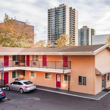 Econo Lodge City Center Портланд Екстериор снимка