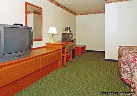 Econo Lodge City Center Портланд Стая снимка