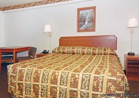 Econo Lodge City Center Портланд Стая снимка
